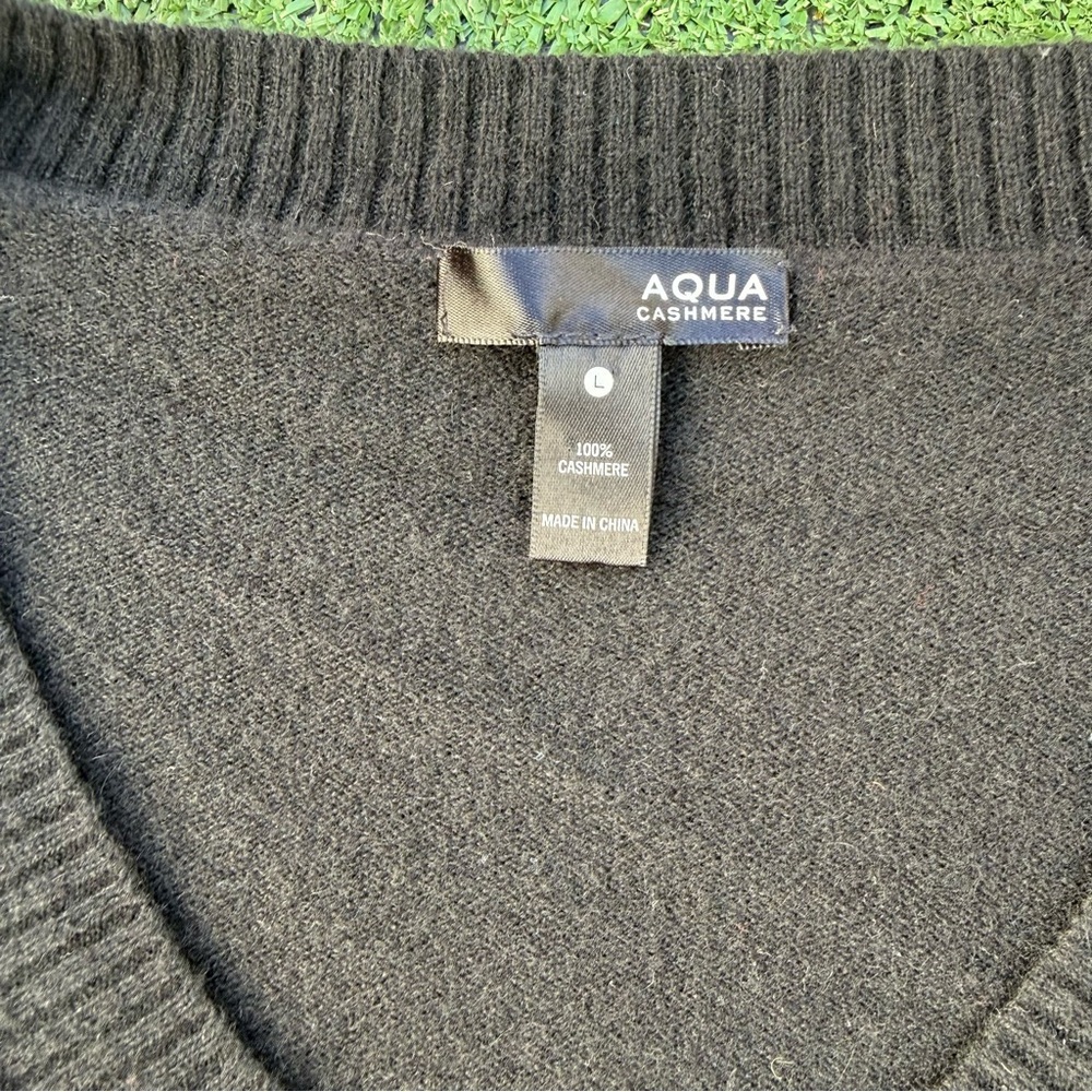 Cashmere Luxury Black V-neck Sweater, aqua brand size large - Picture 3 of 8
